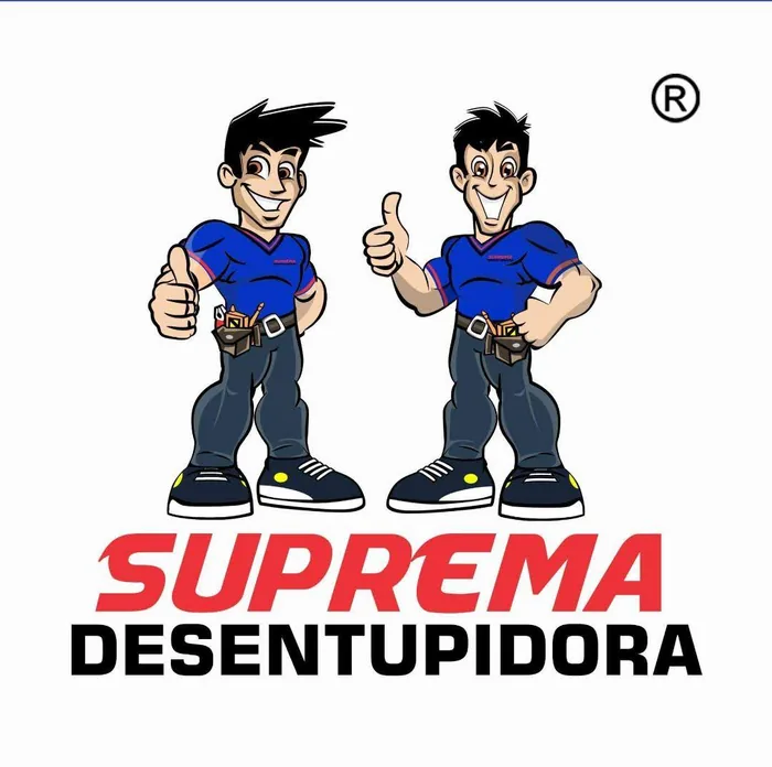 Técnico da Suprema Desentupidora uniformizado e identificado em Curitiba no bairro Atuba, Curitiba